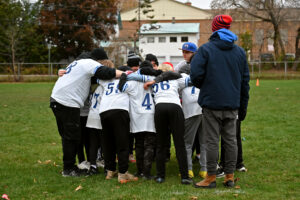 Lord Aymler group huddle // Réunion du groupe Lord Aymler