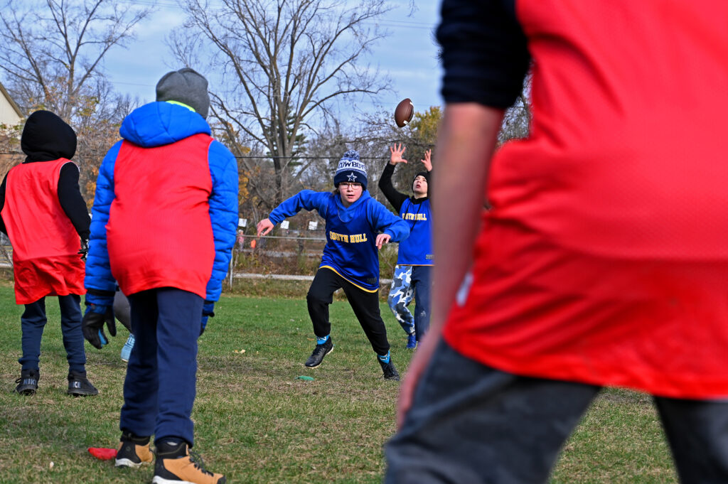 South Hall vs Eardley on the field // South Hall vs Eardley sur le terrain