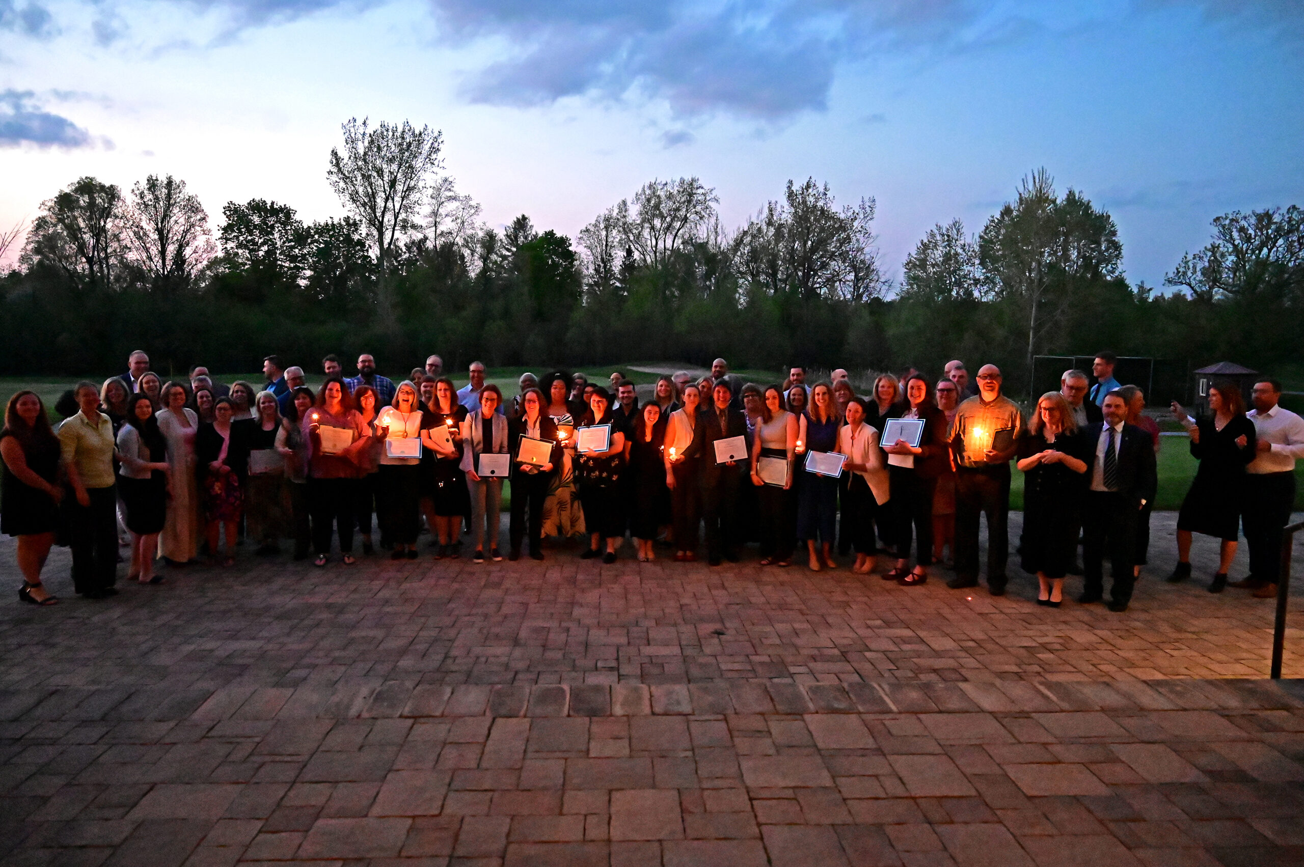 photo de groupe en extérieur